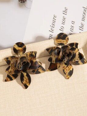 NEW Donya Tortoise Brown Tropical Flower Acrylic Drop Statement Earrings
